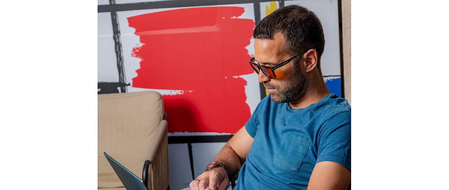 Hyperlight Optics reduces eye strain at the screen