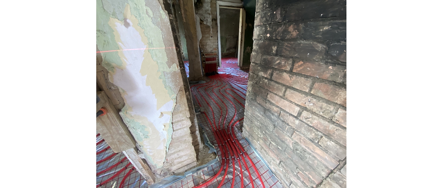 Estrich betona grīdas ieklāšana