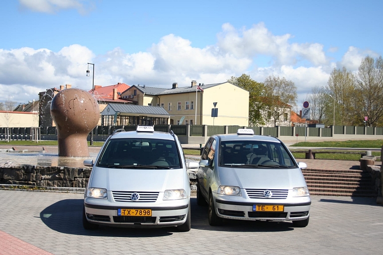 Taksometri ar 2 vadītājiem - aizvedīsim jūsu auto!