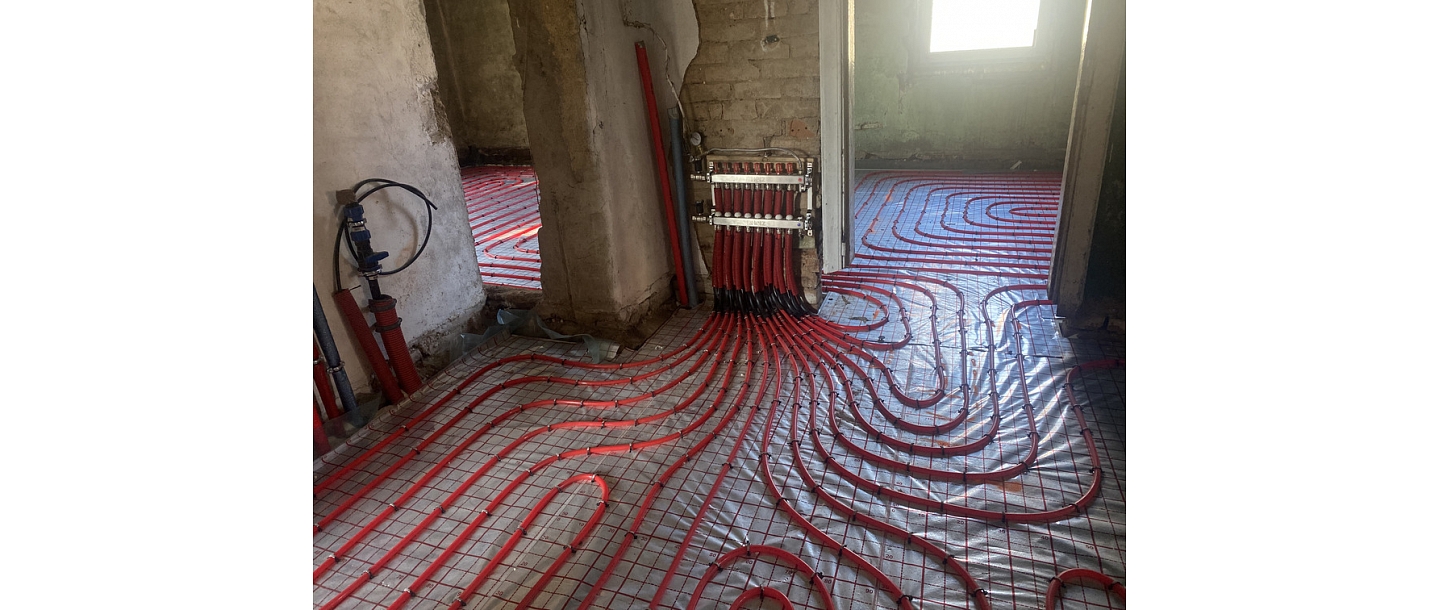 In the installation of heated floors, collector connection