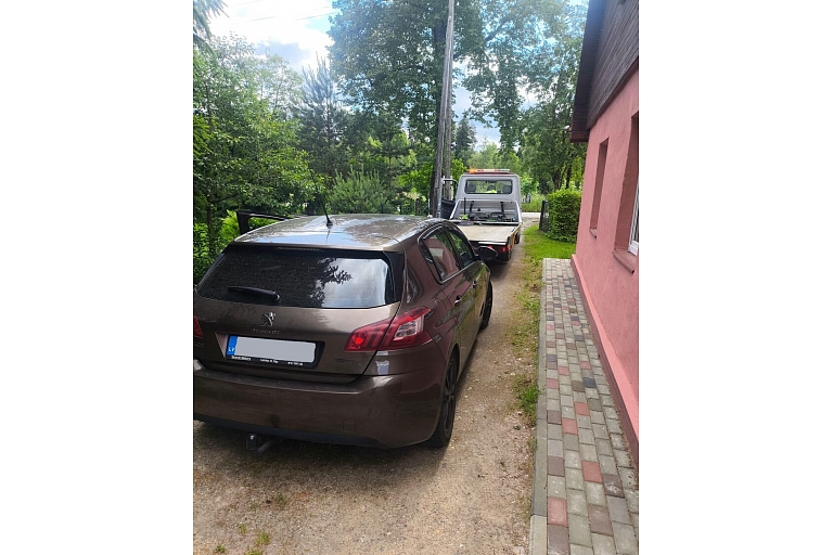 Avārijas palīdzība ceļā