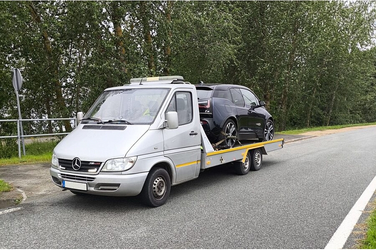 Mobilā auto palīdzība ceļā Latvijā