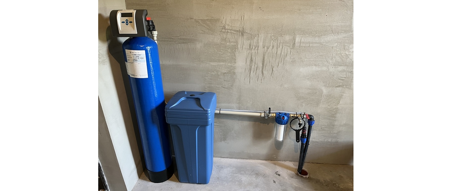 Water filtration and purification system