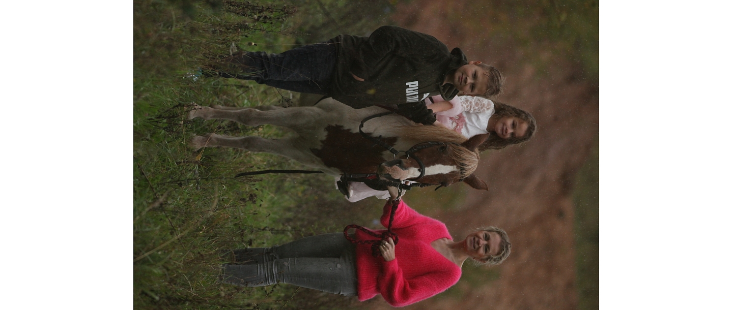 Family Photoshoot with horses