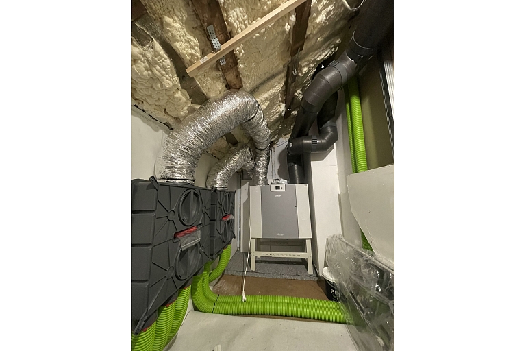 Installation of flexible air ducts