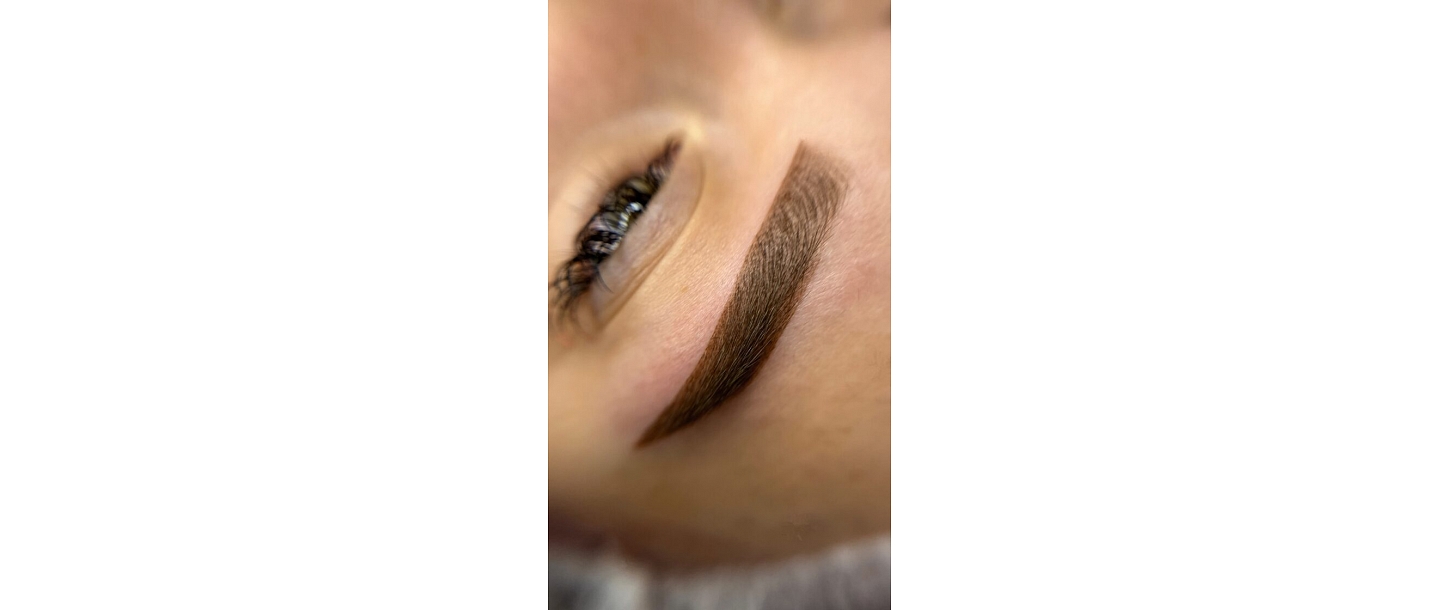 Permanent eyebrow makeup using powder technique immediately after the procedure