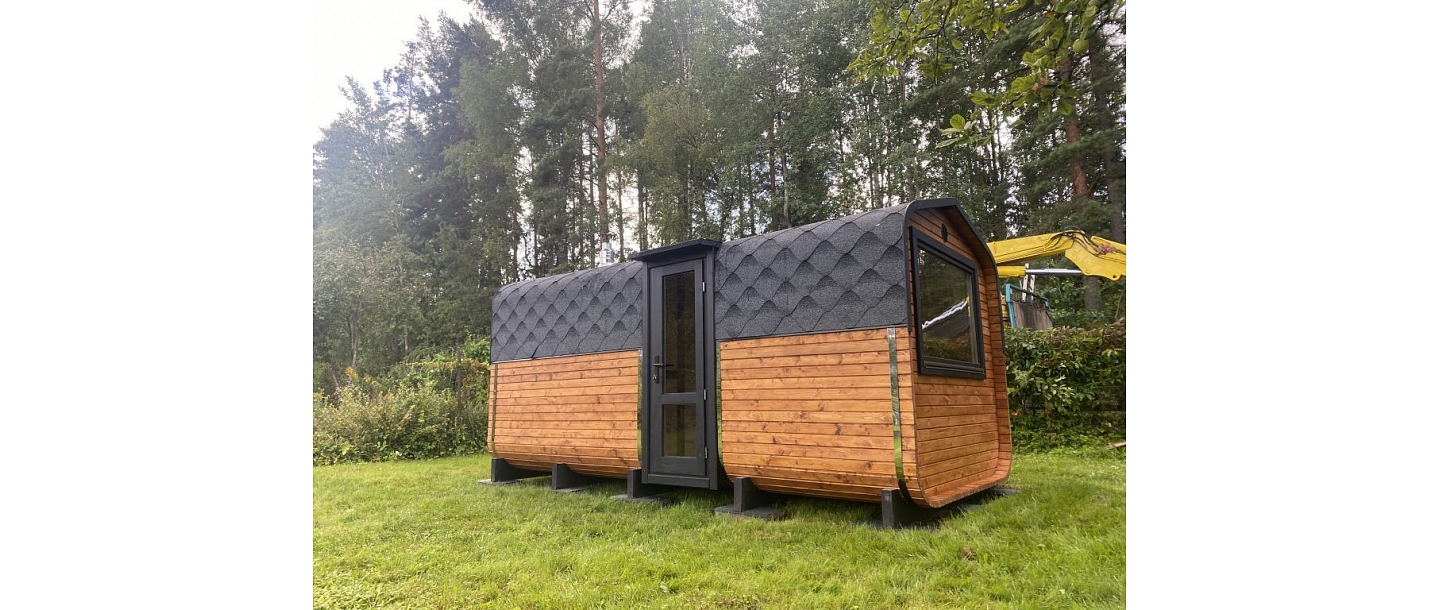 Rectangular sauna with relaxation room