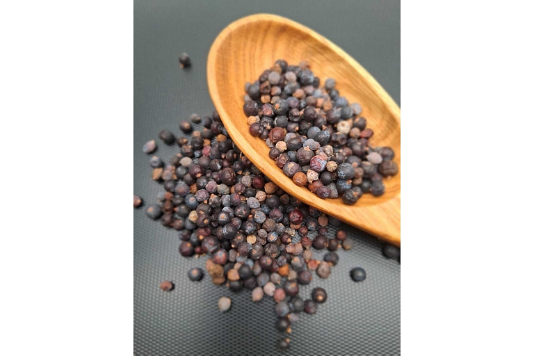 Dried juniper berries