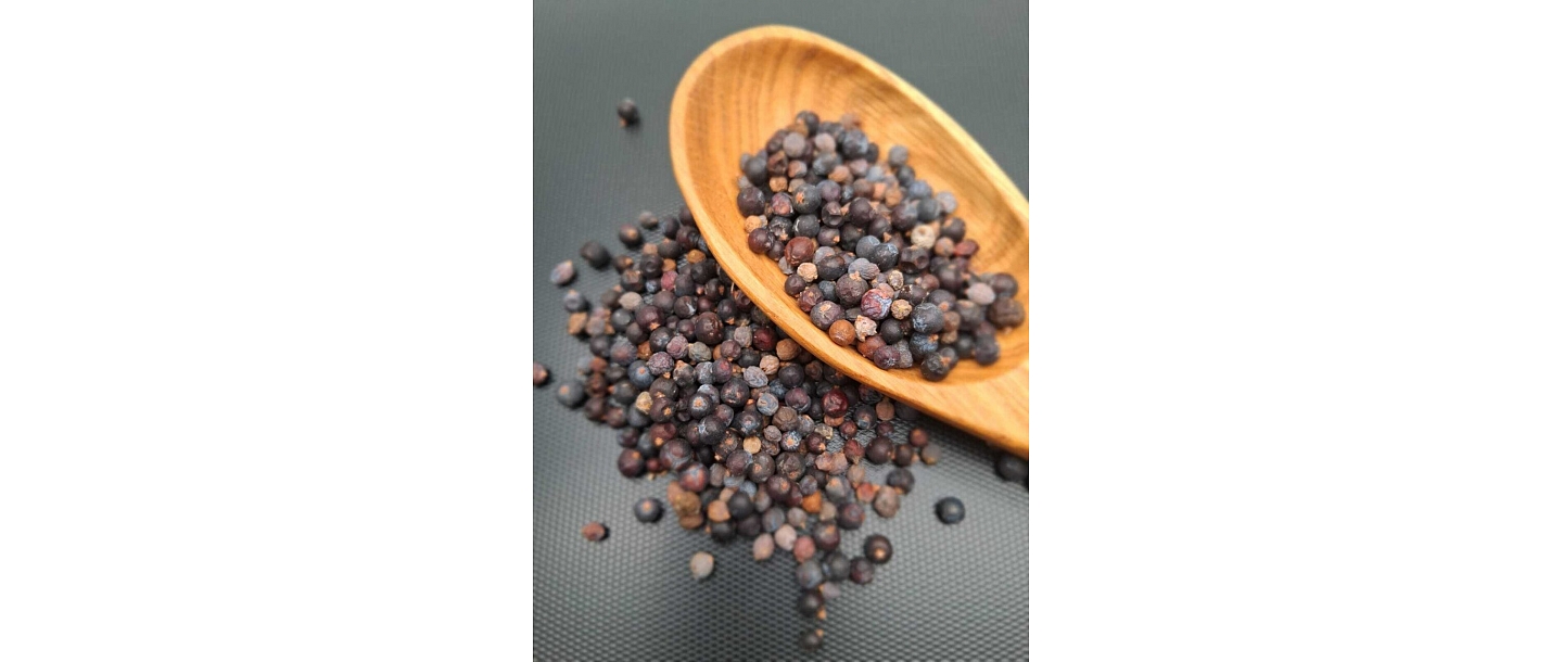 Dried juniper berries
