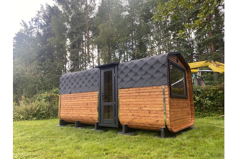 Rectangular sauna with relaxation room