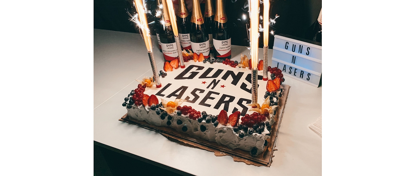 События GunsnLasers