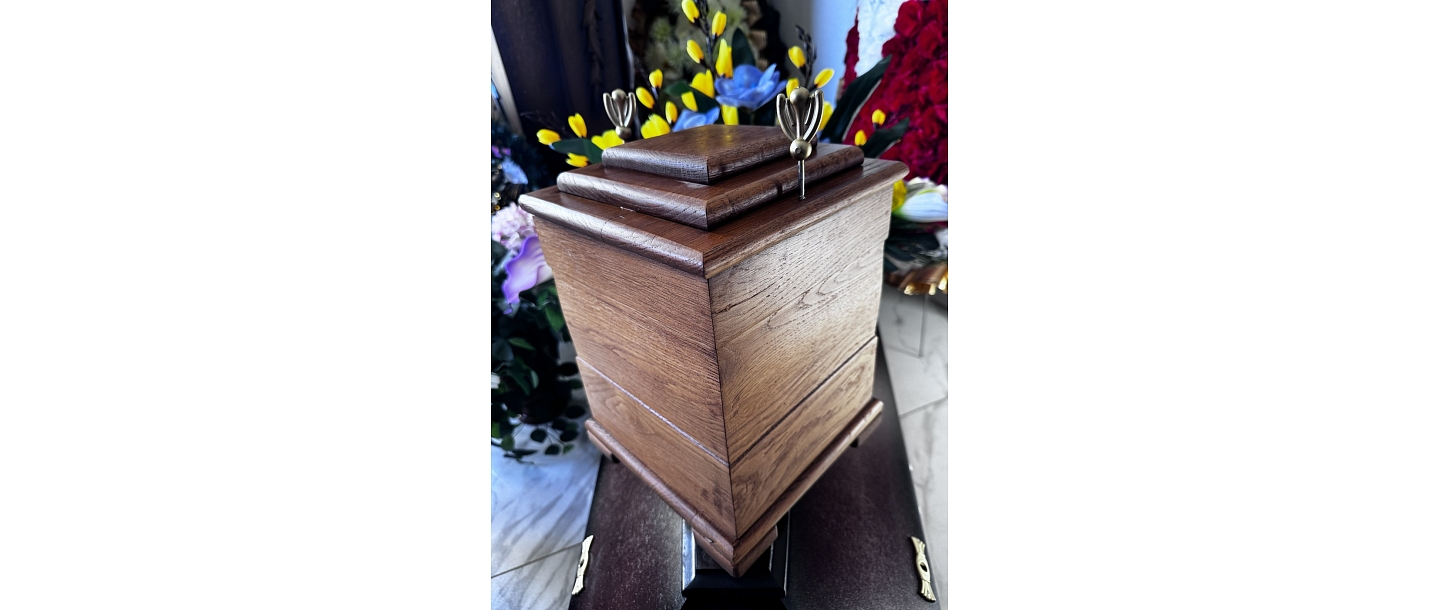 Urns for storing ashes