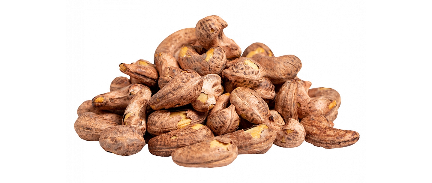 Roasted peanuts in the shell – a classic snack