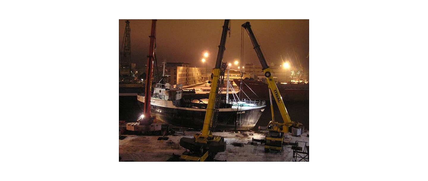 Lifting equipment services for ports