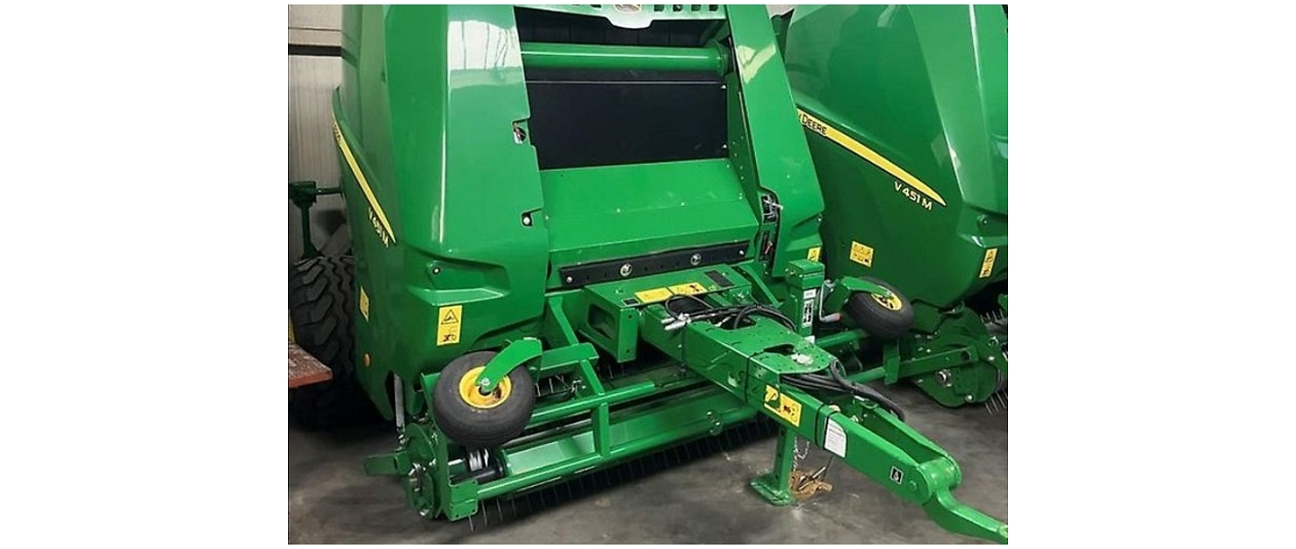 John Deere V451M