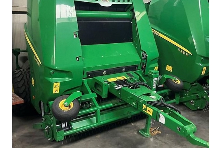 John Deere V451M