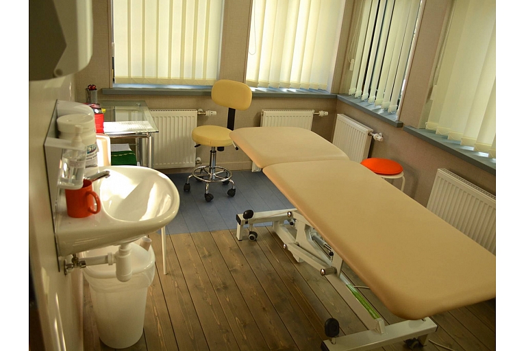 Sterile and ergonomically equipped treatment room, where professional medical care is provided according to the highest quality standards.