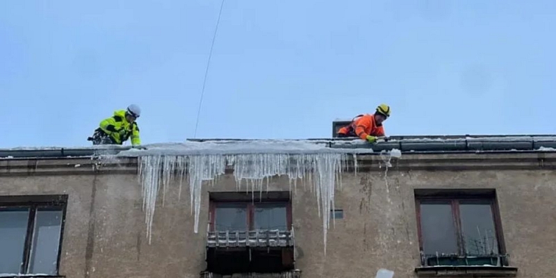 Jumtu tīrīšana no sniega un lāstekām