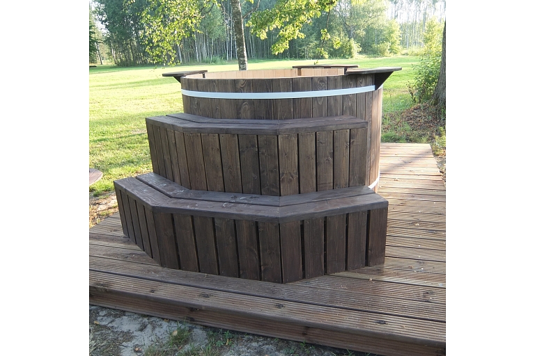 Wooden tub