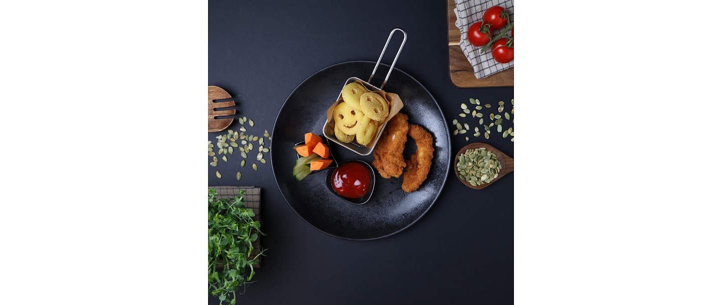 Kraukšķīgie vistas nageti un jautrie kartupeļu smaidiņi