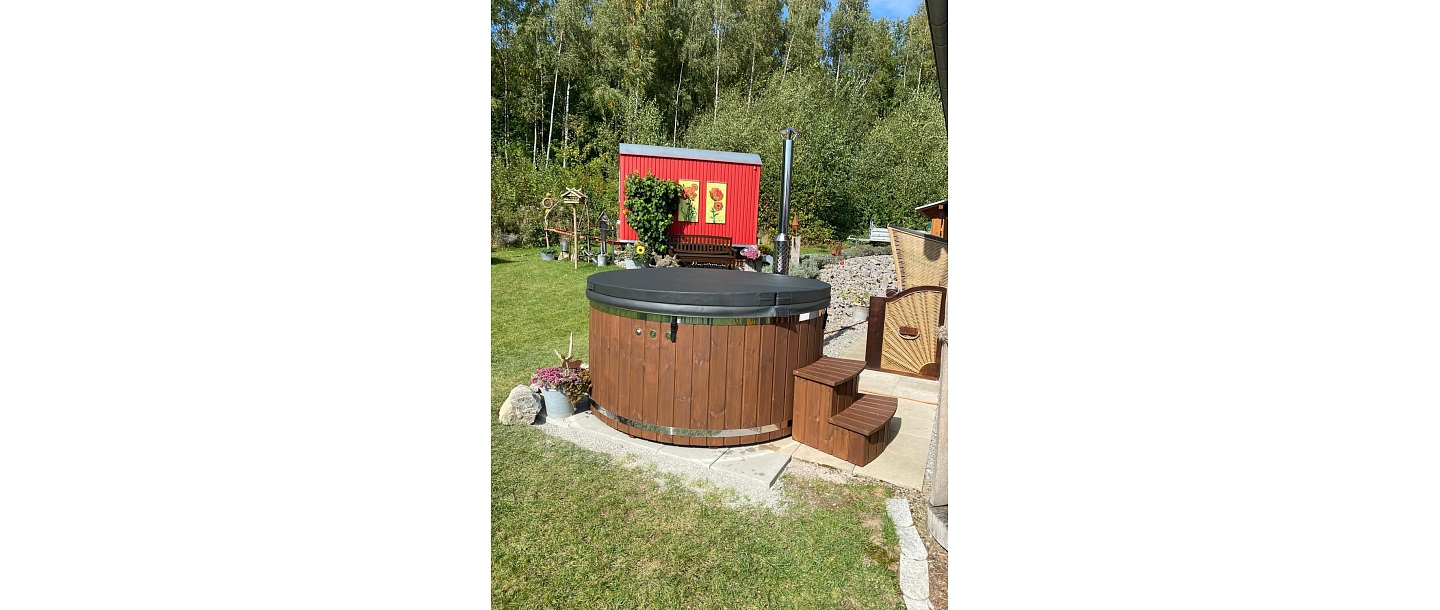Hot tub with integrated oven made in Latvia
