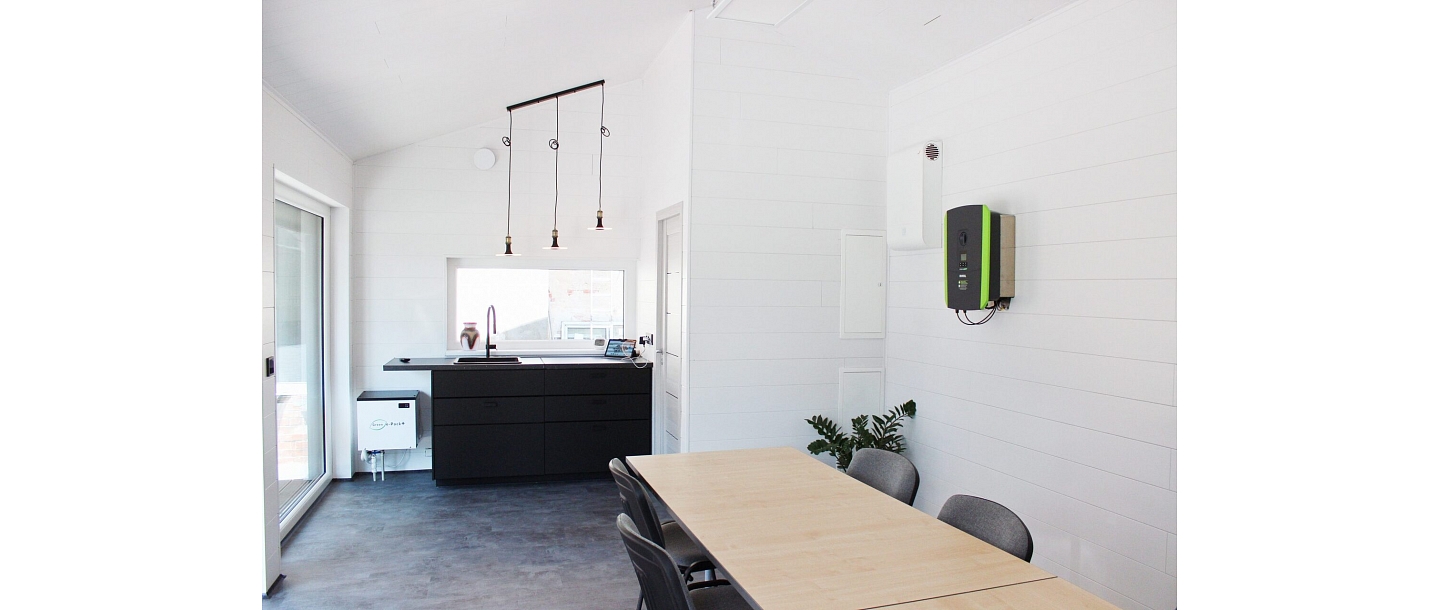 Modern work environment with functional desks and chairs