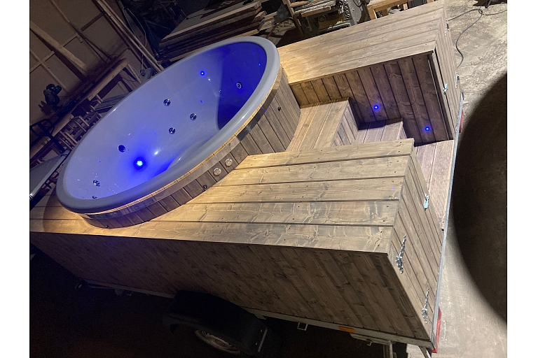 Tub with hydromassage