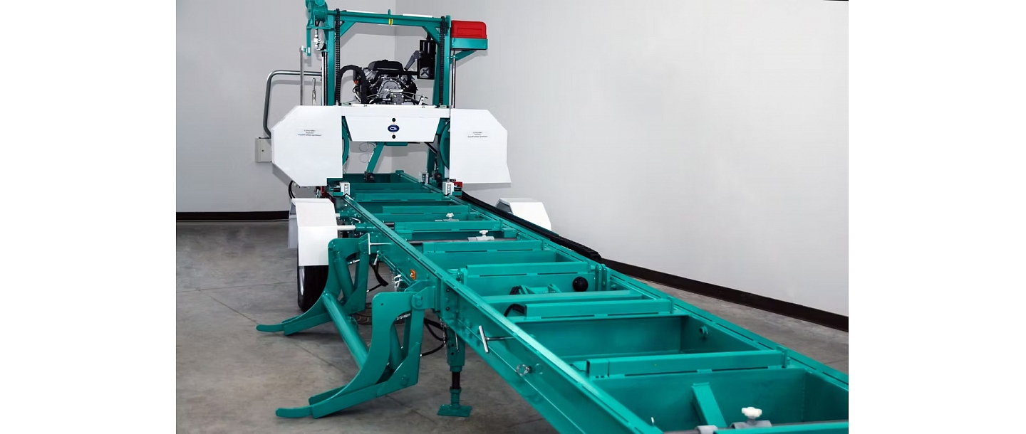 Multifunctional sawing machine for precise wood processing