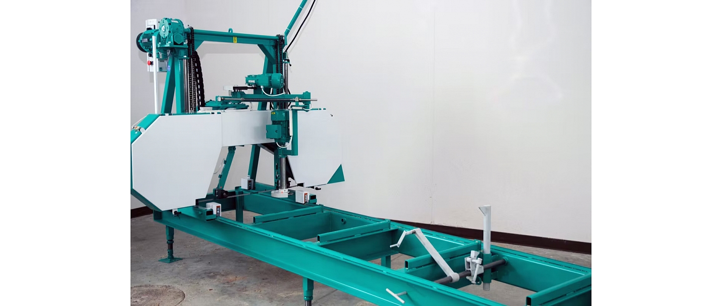 High-power sawing machine for large logs