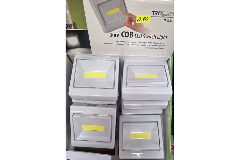 Led switch on batteries