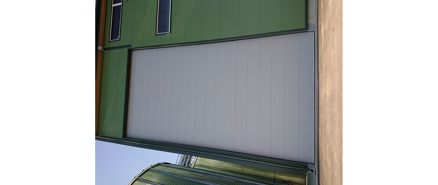 Large-sized lifting gates