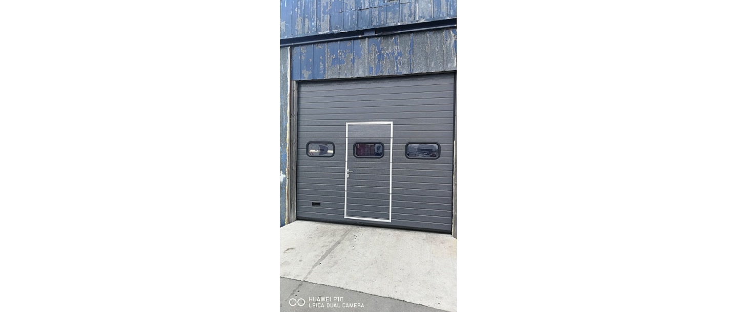 Garage gates, gate assembly