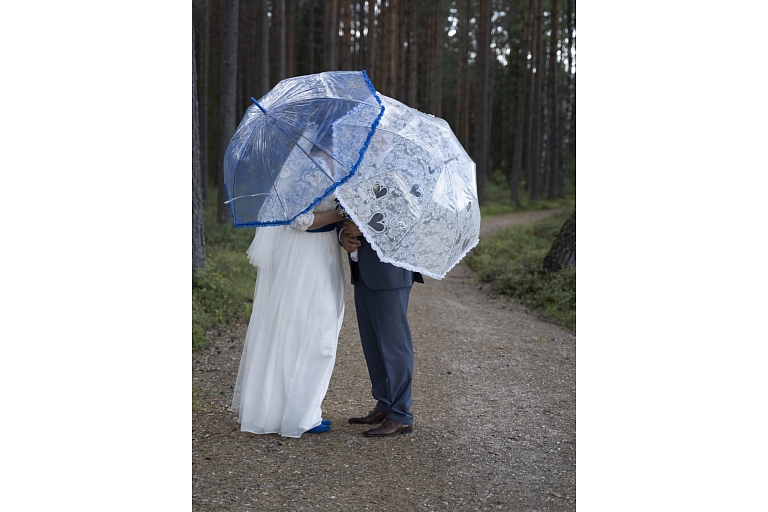 Off-site photo session in an open air