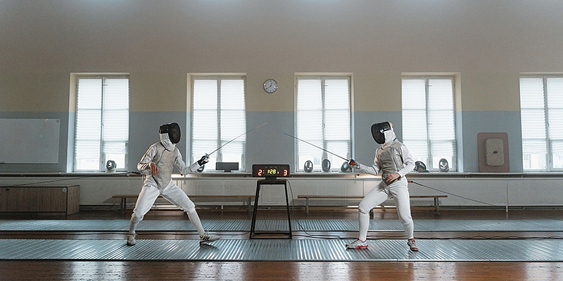 Групповые занятия по фехтованию