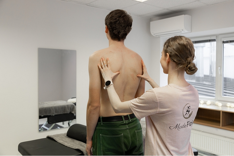 Individual approach in physiotherapy sessions, providing effective assistance and recovery.