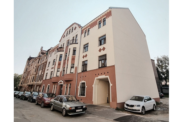 decorative plaster application