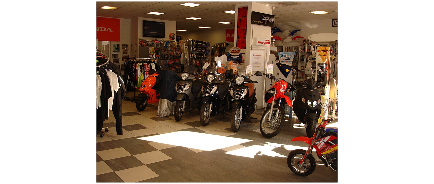 Motorcycles, mopeds, motorollers