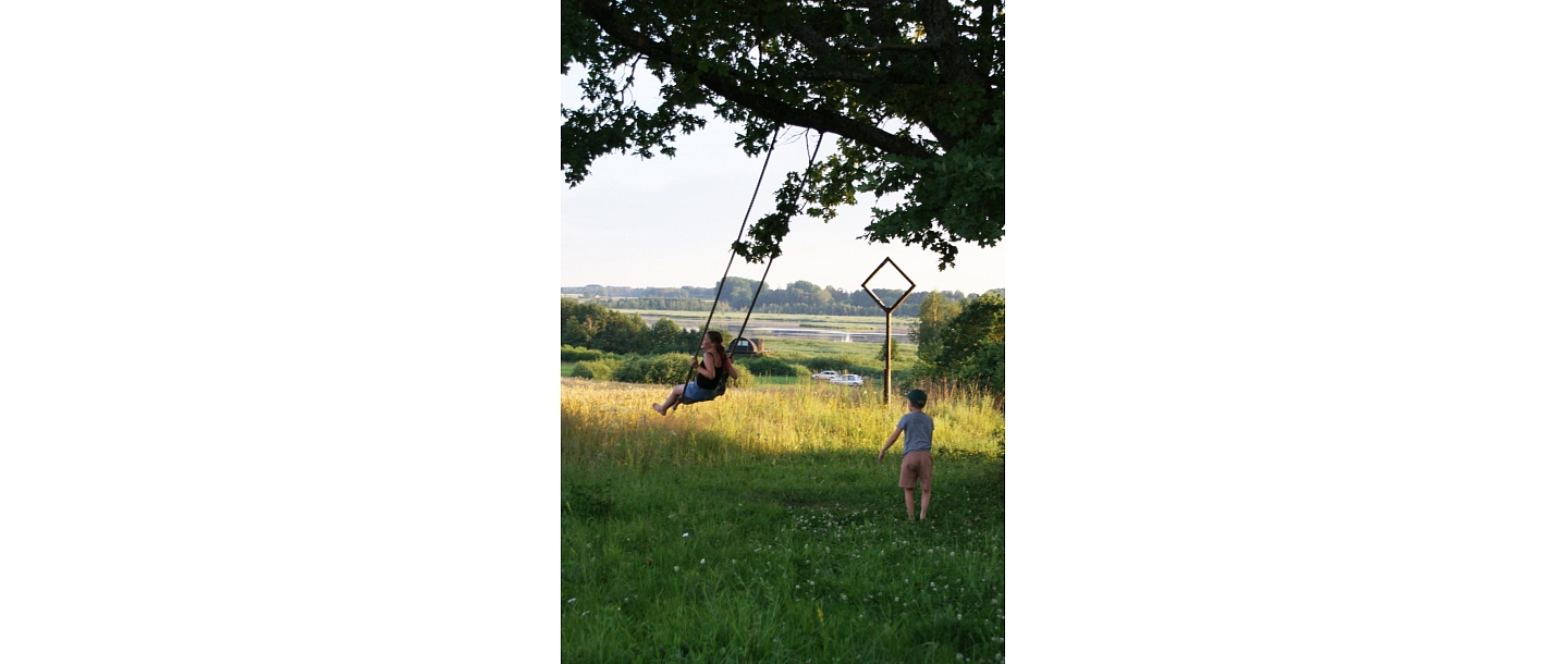 Children&amp;#39;s games and the beauty of nature