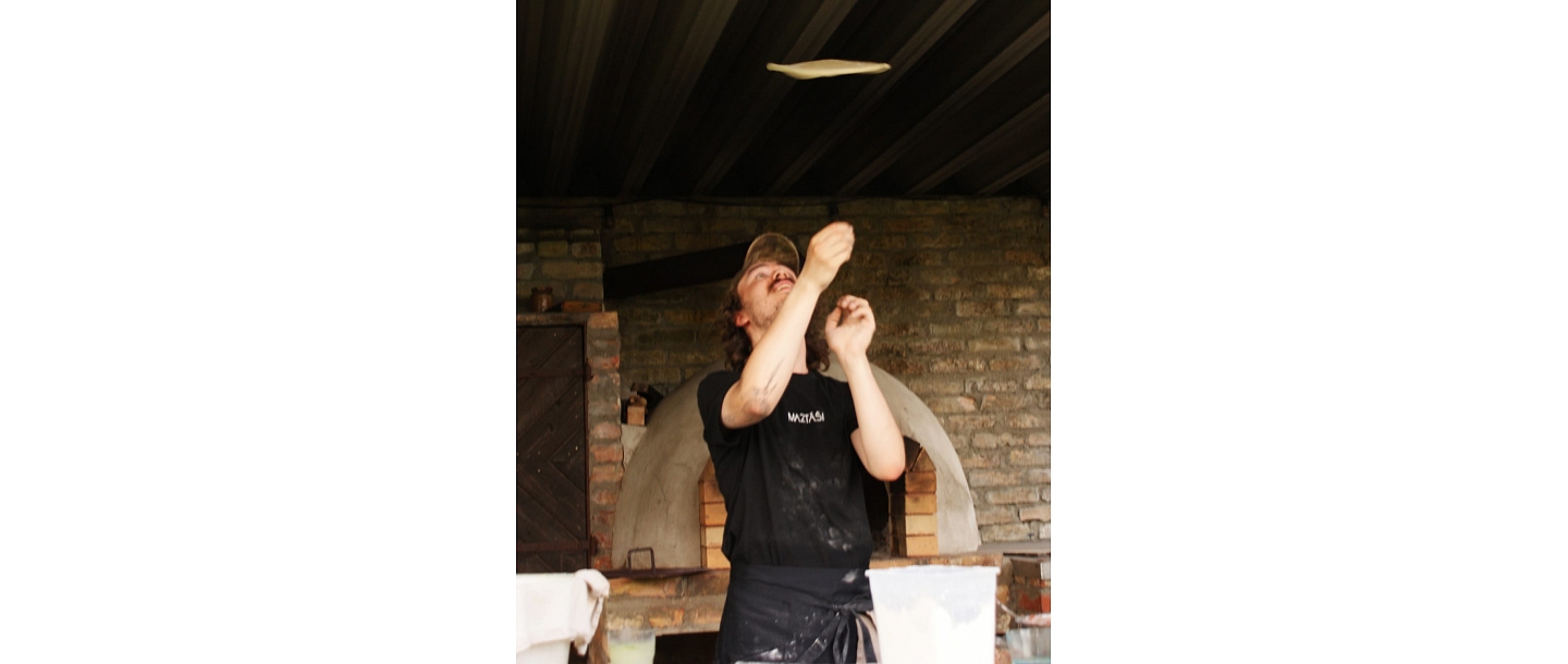 Making pizza according to tradition