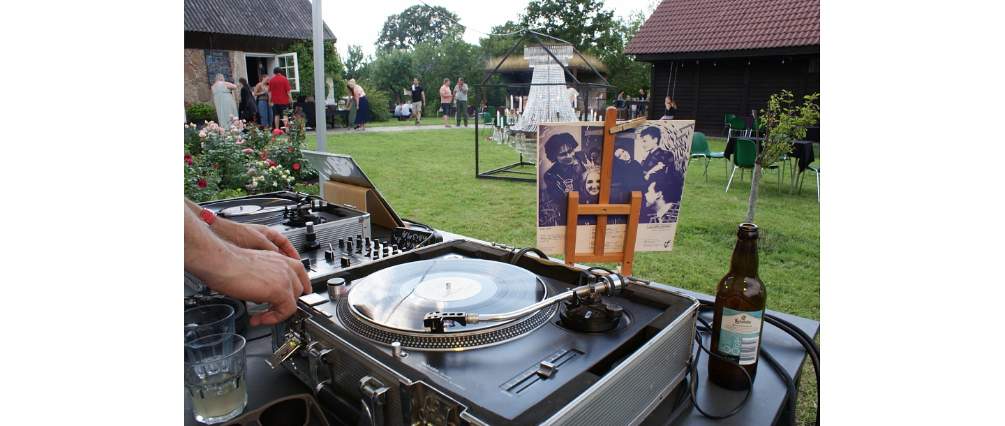 Vinyl sounds outdoors