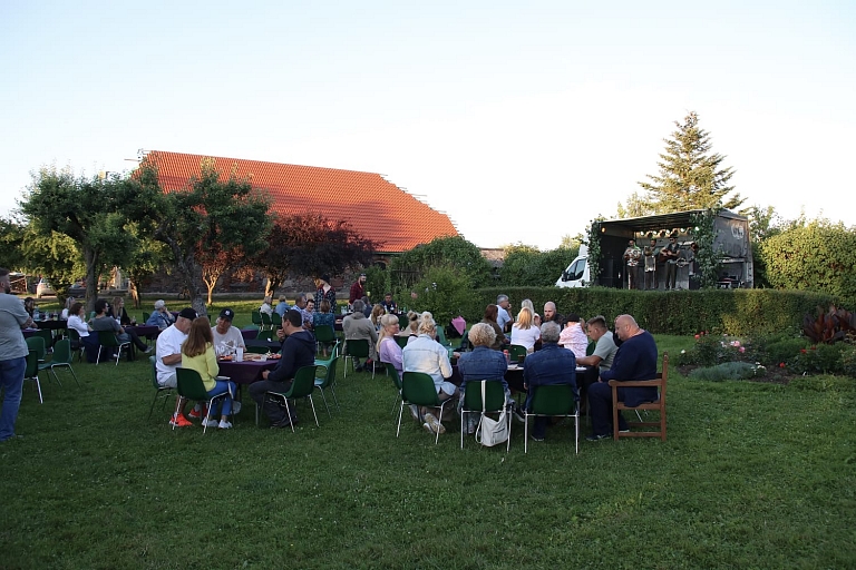 Outdoor picnic event