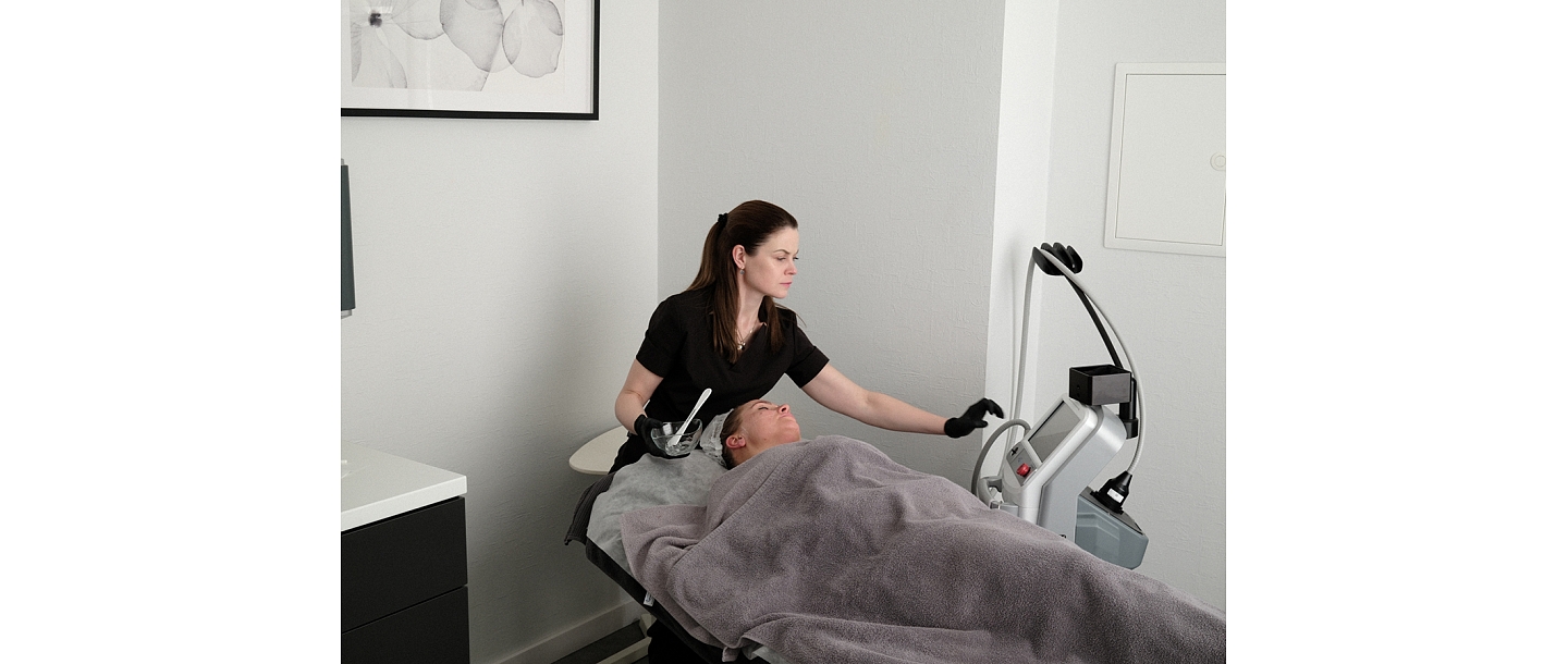 Professional facial treatment in a calm and comfortable environment, providing both effective results, both a pleasant experience for the customer.