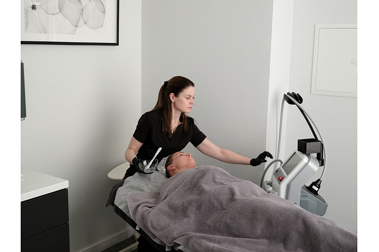Professional facial treatment in a calm and comfortable environment, providing both effective results, both a pleasant experience for the customer.