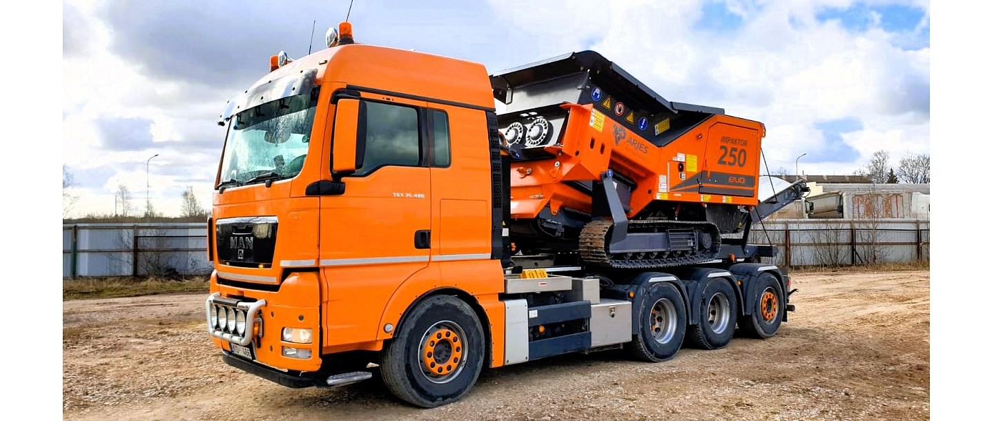 EkoDeal tehnikas parkā ietilpst moderni drupinātāji un transports pilna cikla būvgružu pārstrādei.