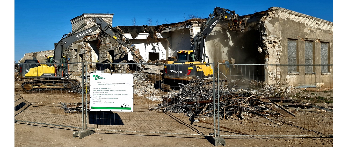 Компания EkoDeal профессионально демонтирует здания, обеспечение безопасного и контролируемого сноса зданий.