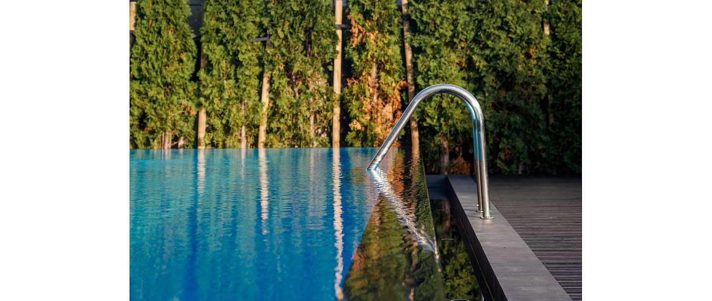 Переливной бассейн