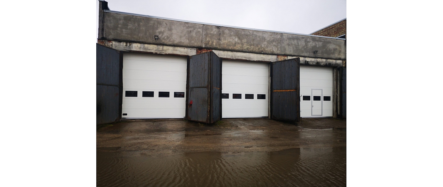 Монтаж подъемных ворот