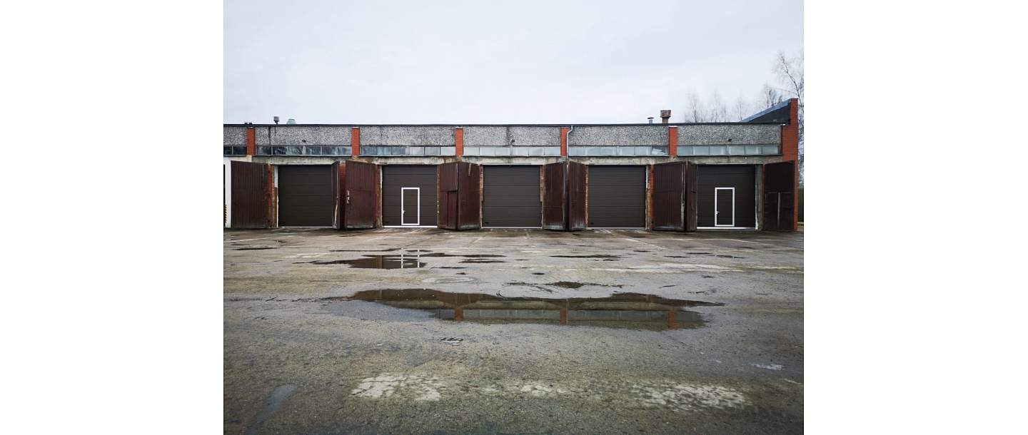 Монтаж подъемных ворот