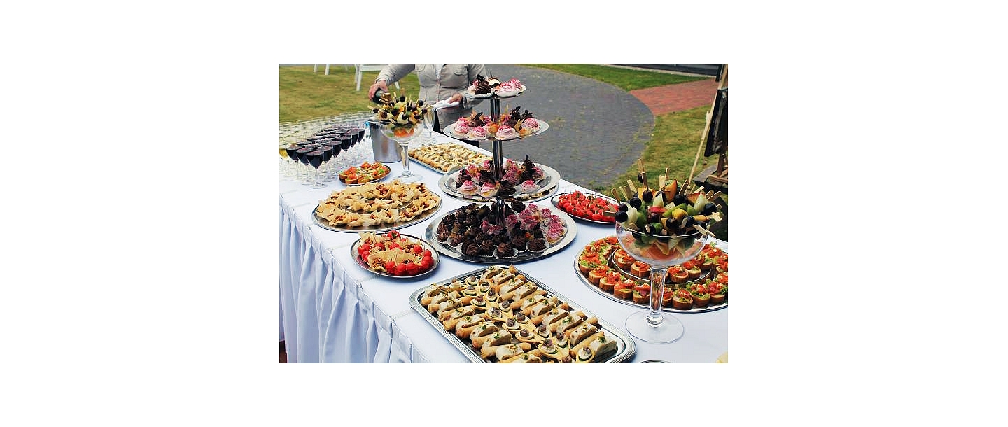 Postman&amp;#39;s House offers professional banquet table setting for celebrations and special events.