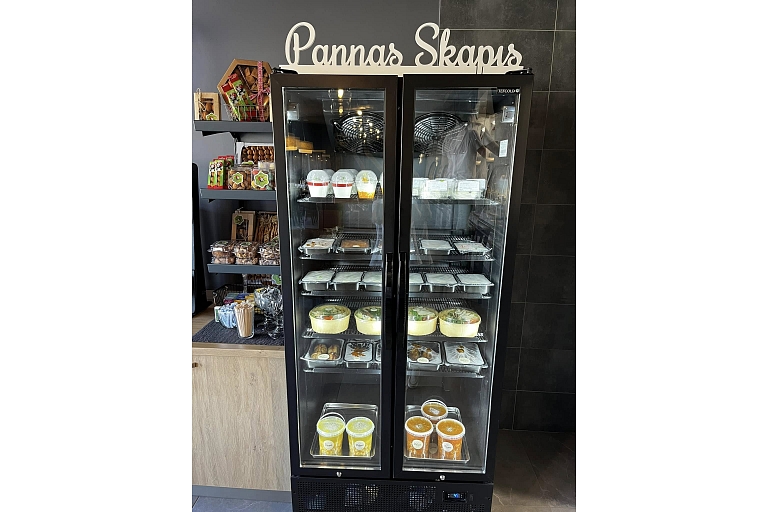 Pan cabinet